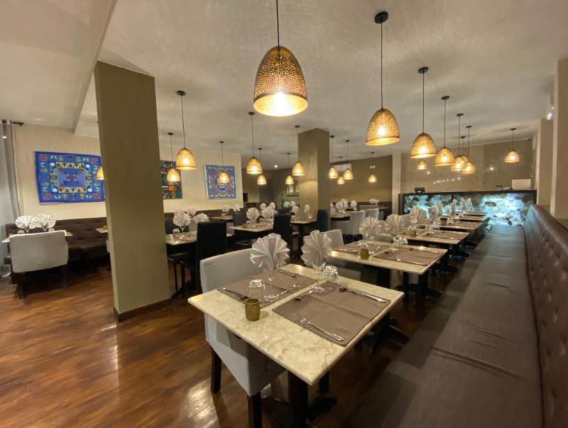 Fly Inn Madagascar Hotel - Navette Gratuite H24 - A 300M De L'Aeroport International Ivato-Antananarivo Ivato  Ngoại thất bức ảnh