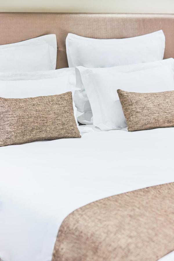 Fly Inn Madagascar Hotel - Navette Gratuite H24 - A 300M De L'Aeroport International Ivato-Antananarivo Ivato  Ngoại thất bức ảnh